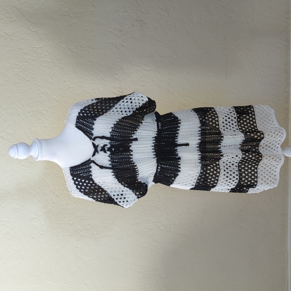 3/$20🌟 SHEIN Black White Color Block Crocheted Lace Up Cover Up Dress Size 4